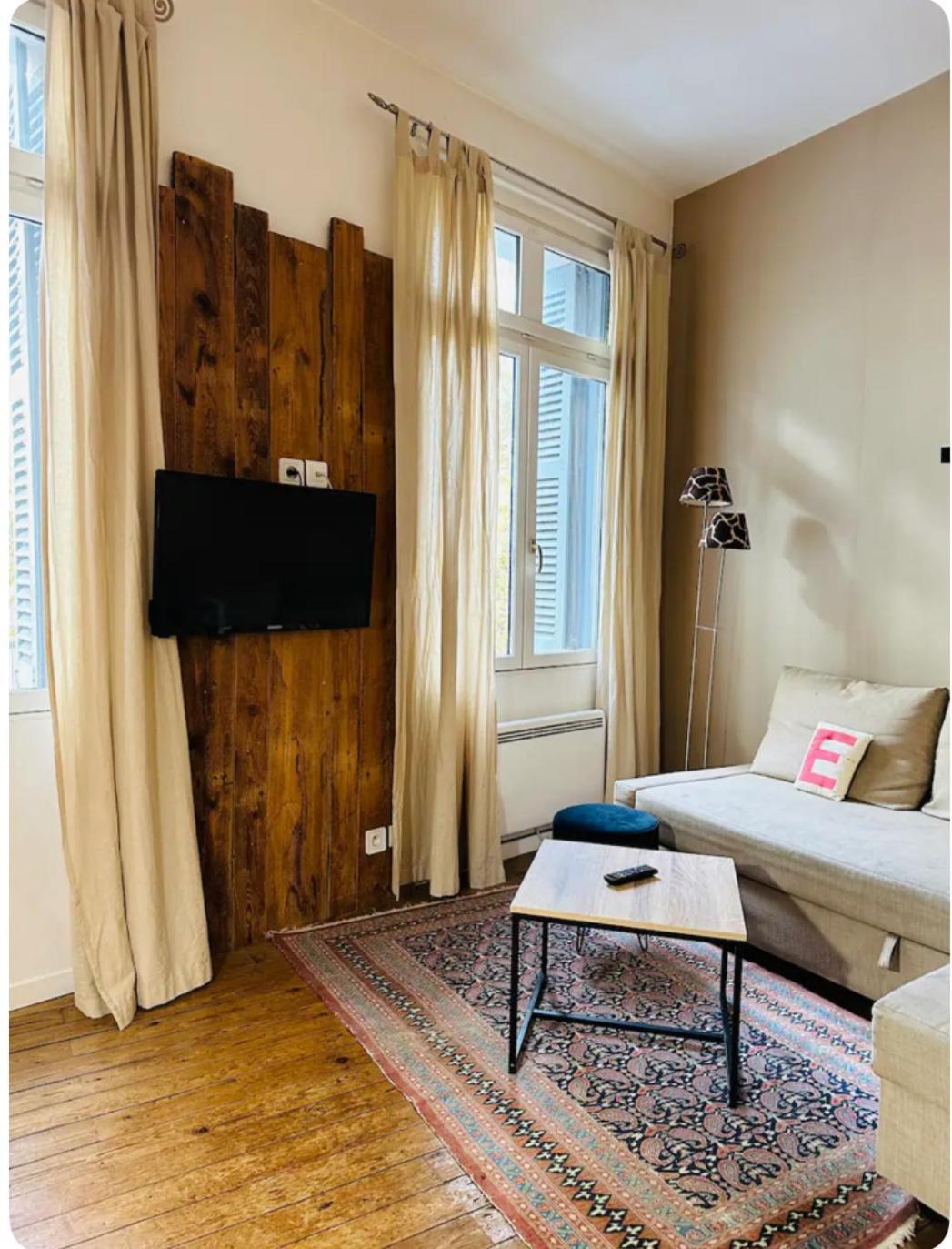 Standing Apartment T2 Near The Train Station And Tours Esterno foto